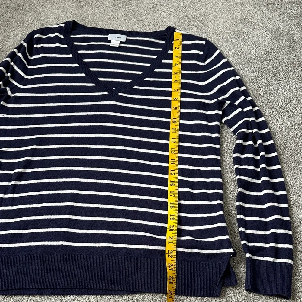 Old Navy Navy and White Striped V-Neck Sweater Size Large